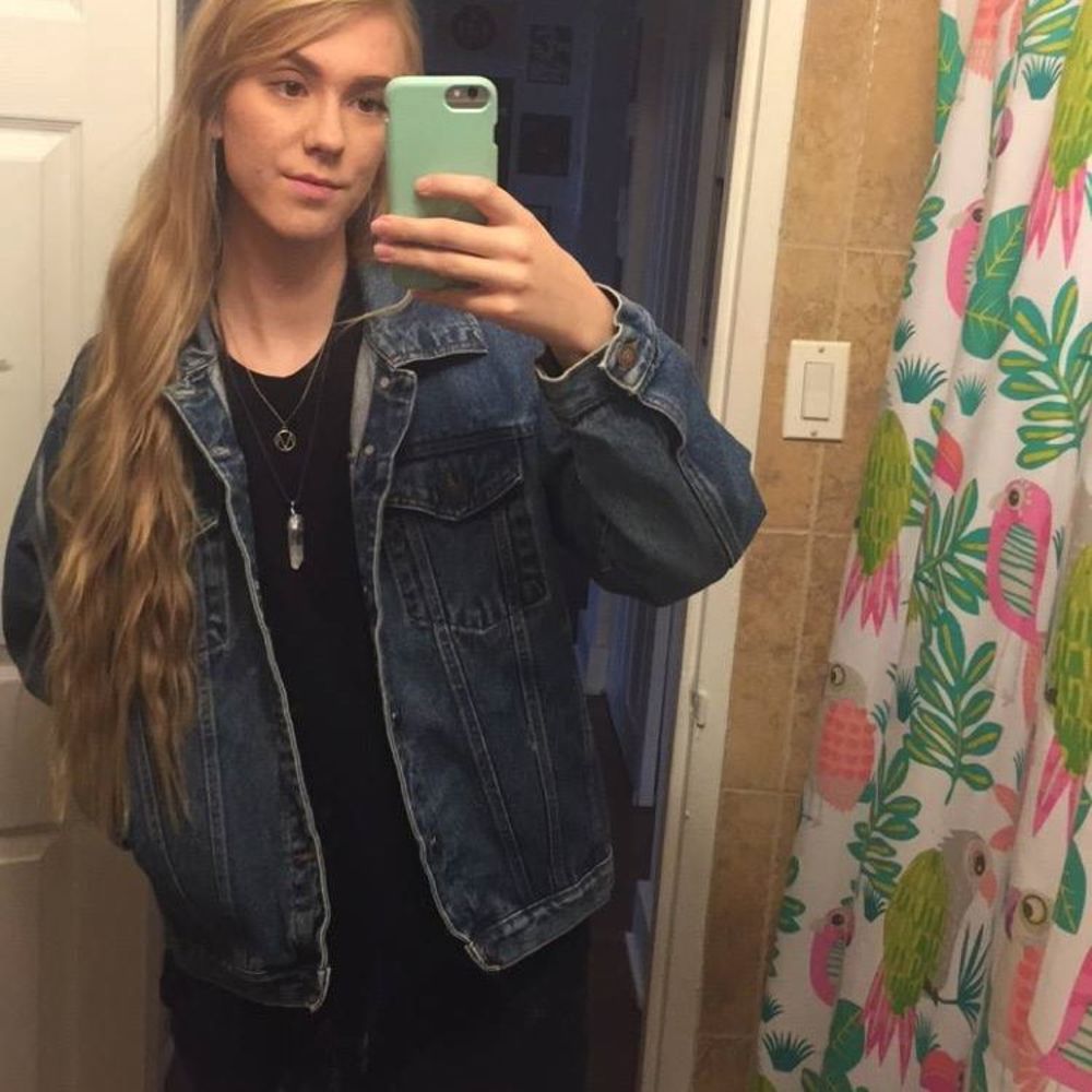 Meet your Posher, Larisa